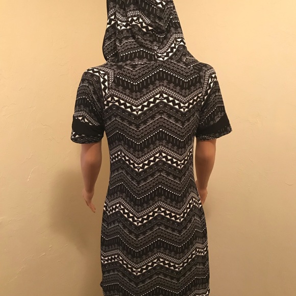 No Boundaries Activewear Dress or Tunic - Picture 4 of 5